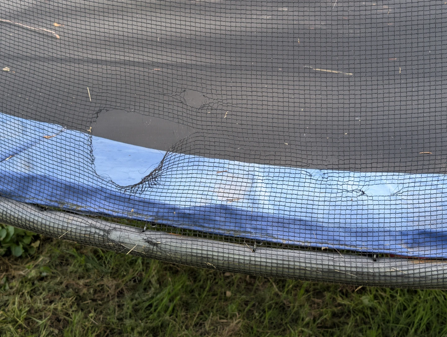12' Trampoline with Safety Net - photo 2
