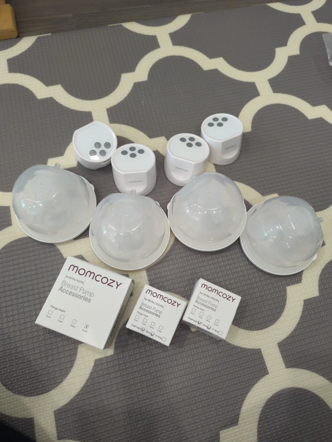 Momcozy s12pro pump and accessories