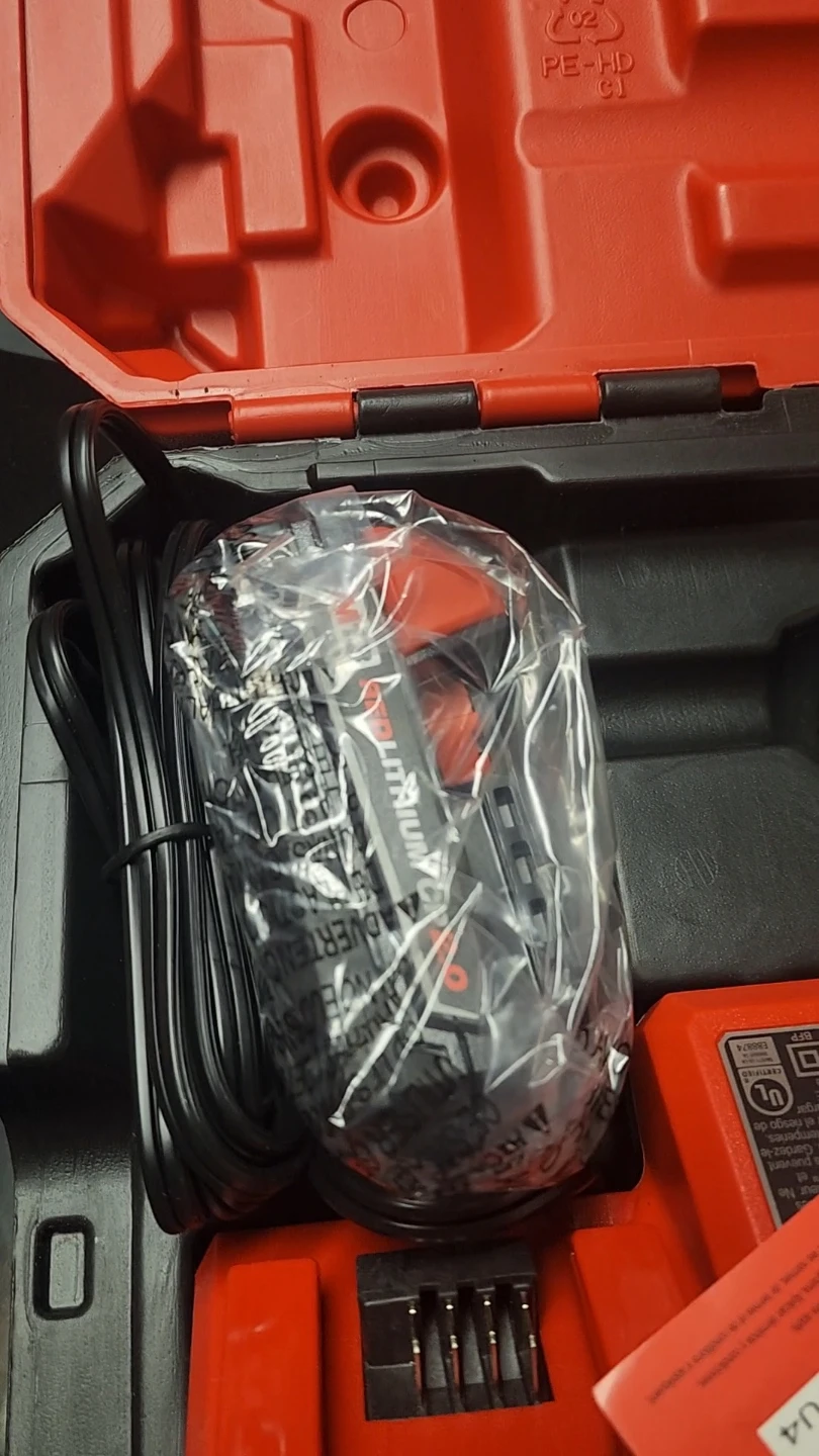 Milwaukee M18 FUEL Drill with battery and charger - photo 4