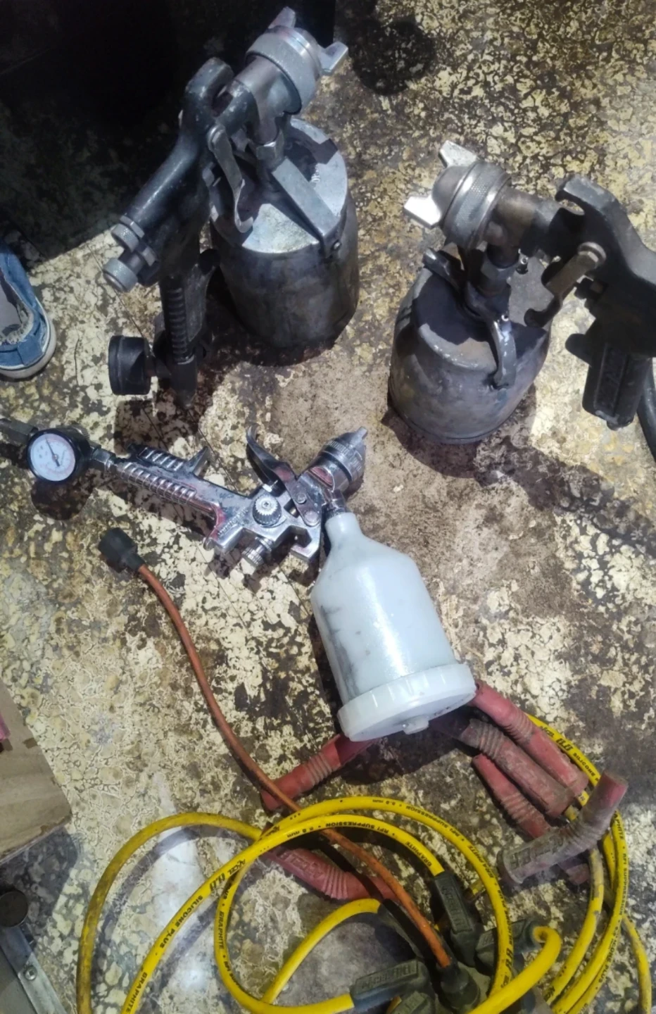 Assorted Spray Guns and Accessories - photo 4