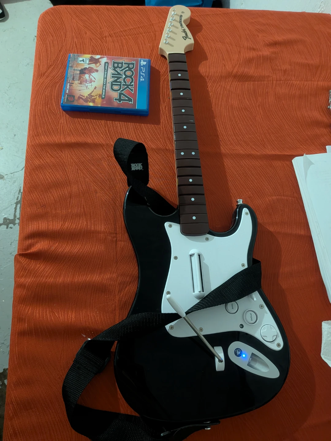 Rock Band 4 Wireless Guitar + Game Disc Bundle (PS4 / PS5) - photo 5