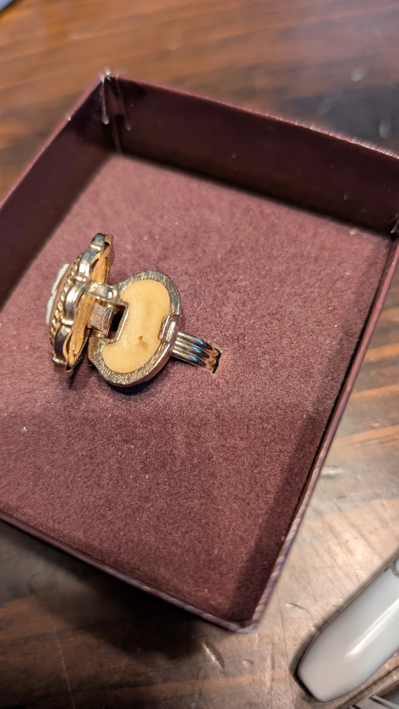 Vintage Cameo "poison" Ring in Box - photo 3