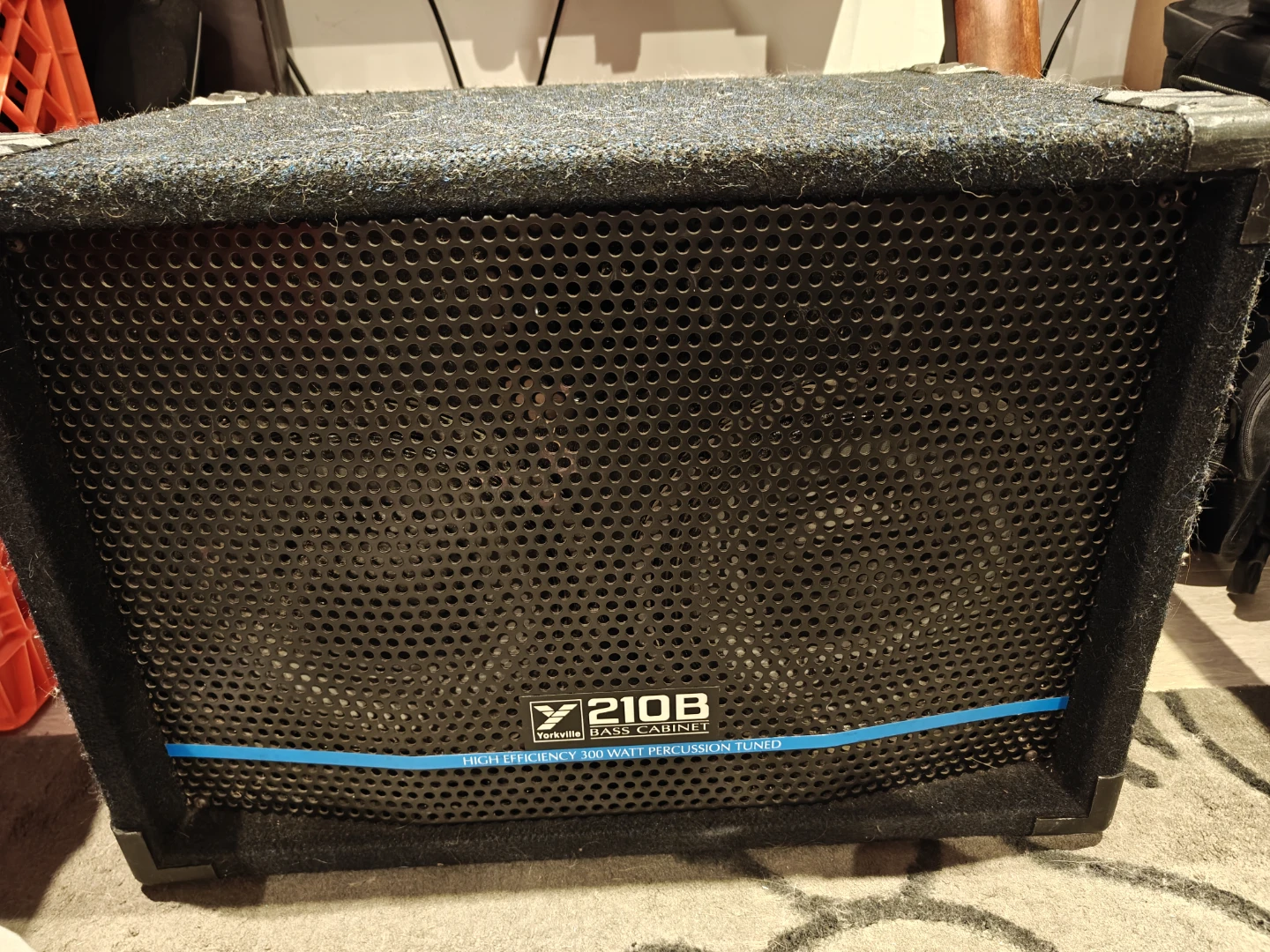 Yorkville 210 bass cab