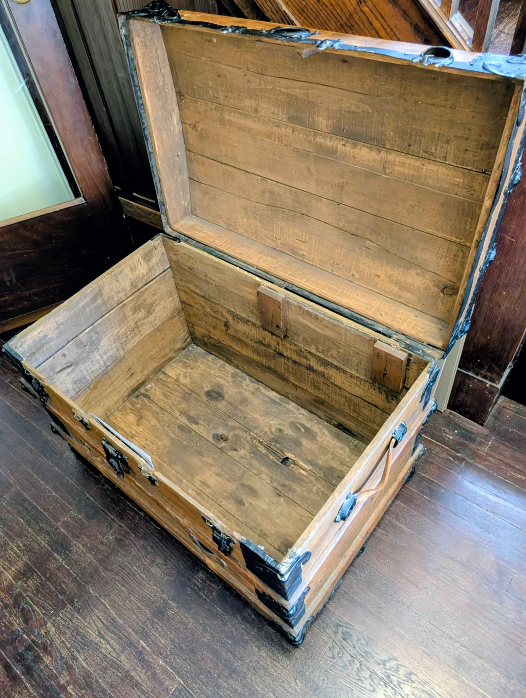 Vintage Wooden Trunk - photo 4