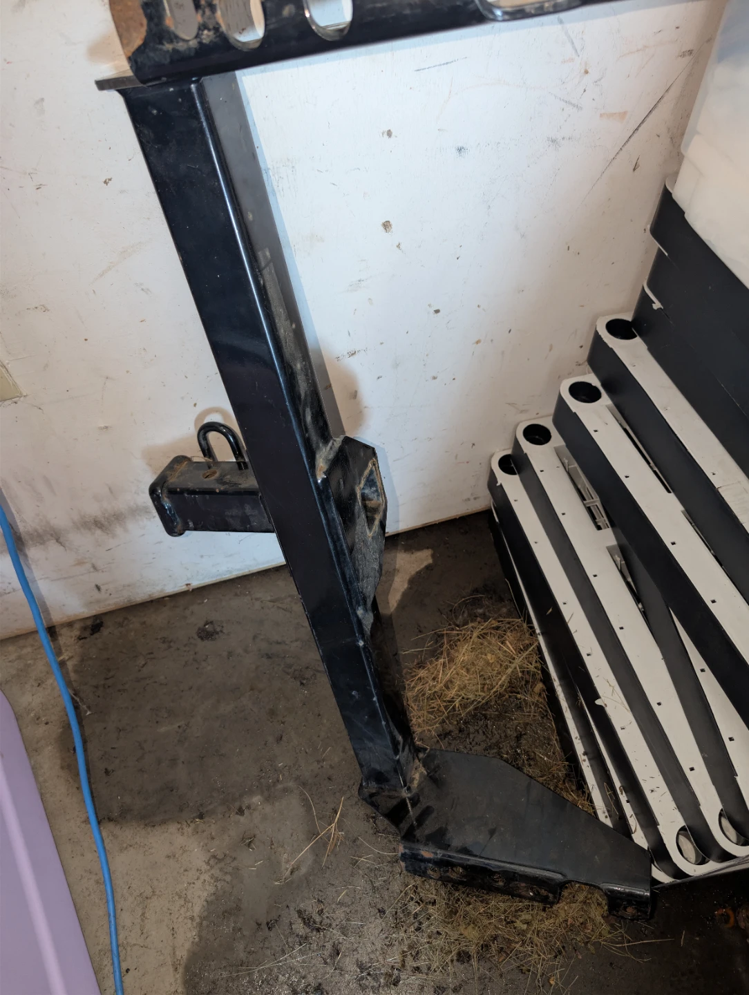 CURT Hitch Receiver Mount - photo 3