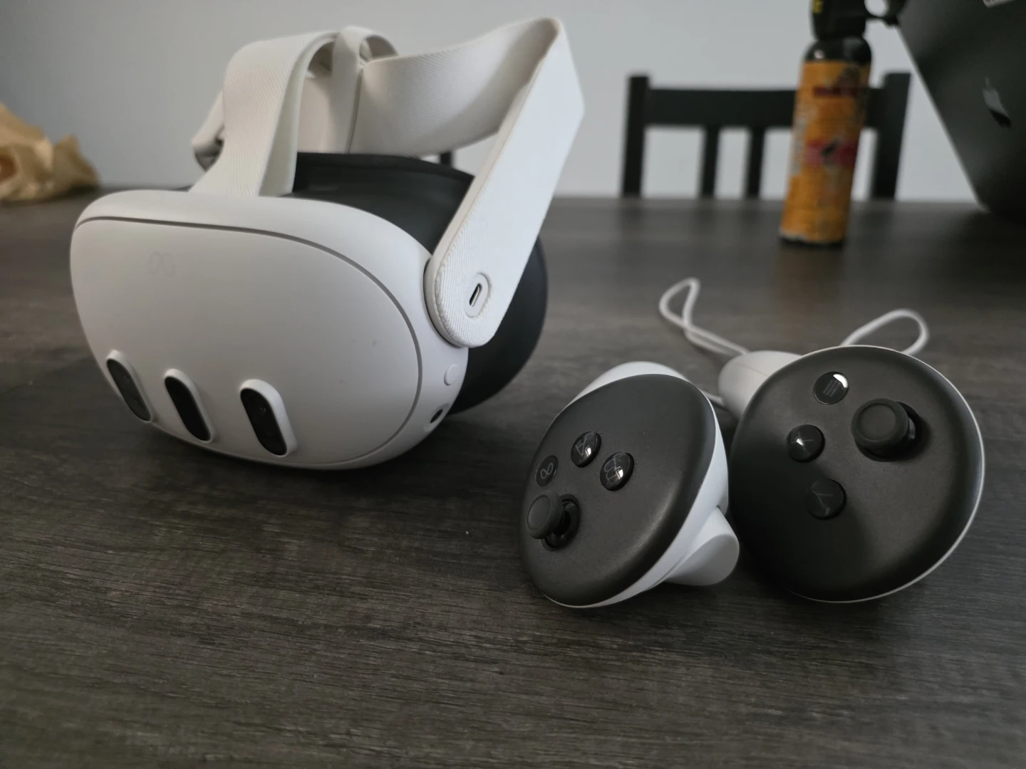 Meta Quest 3 128GB  VR Headset with Controllers