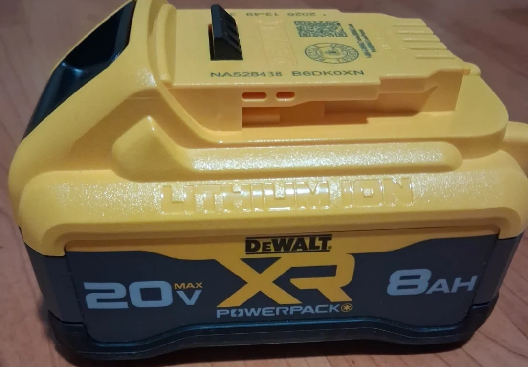 DeWalt 20V MAX XR 8Ah Lithium-Ion Powerpack Battery - photo 3