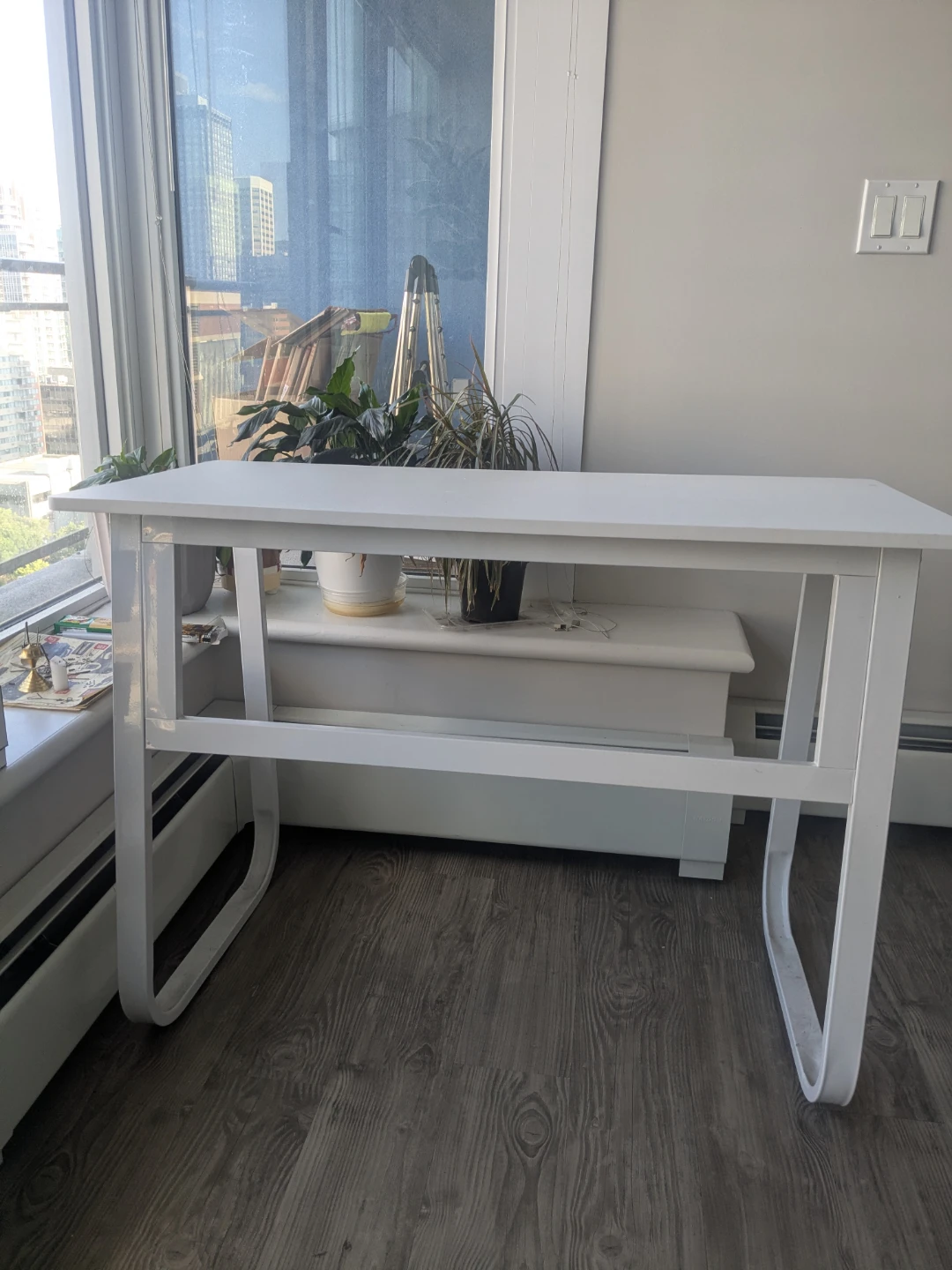 Black Office Chair and White Desk - photo 2