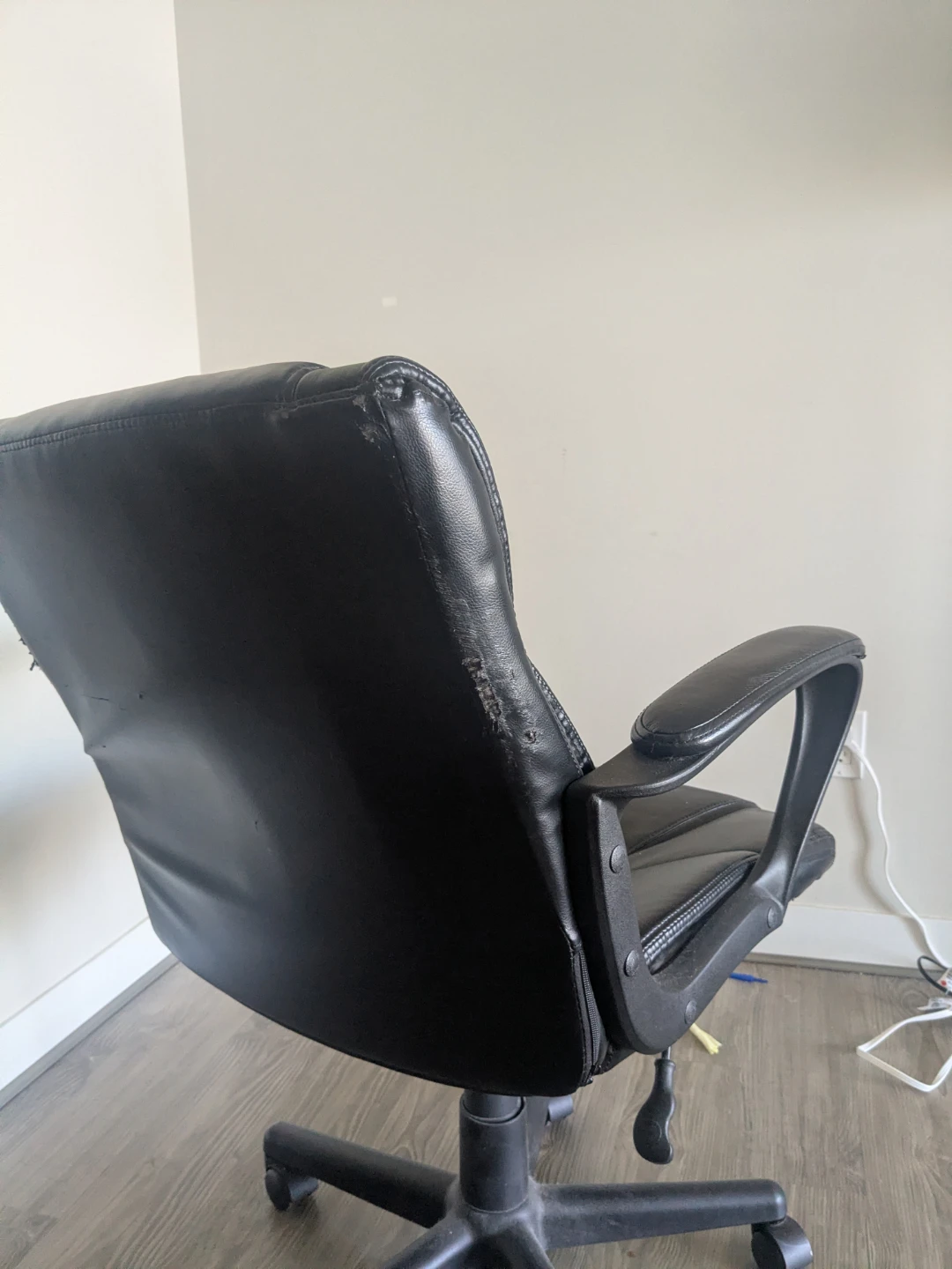 Black Office Chair and White Desk - photo 3