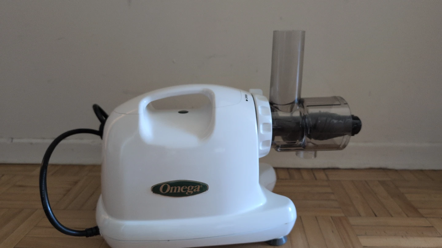Omega Masticating Juicer - White (Slow / Cold Press)