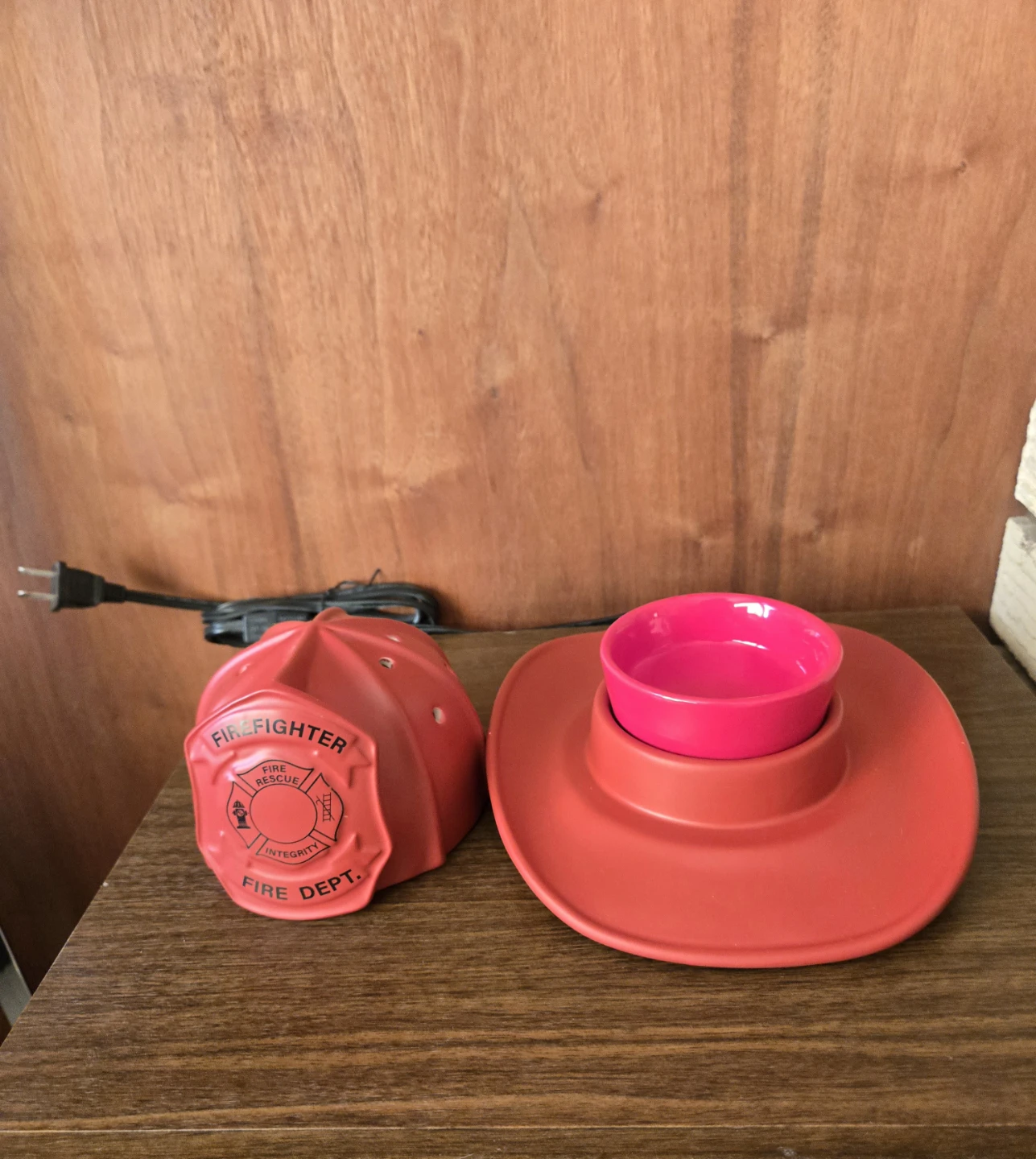 Vintage Firefighter Helmet Humidifier.  For sented oils - photo 2