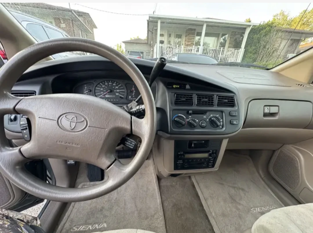 Toyota Sienna Minivan - photo 4