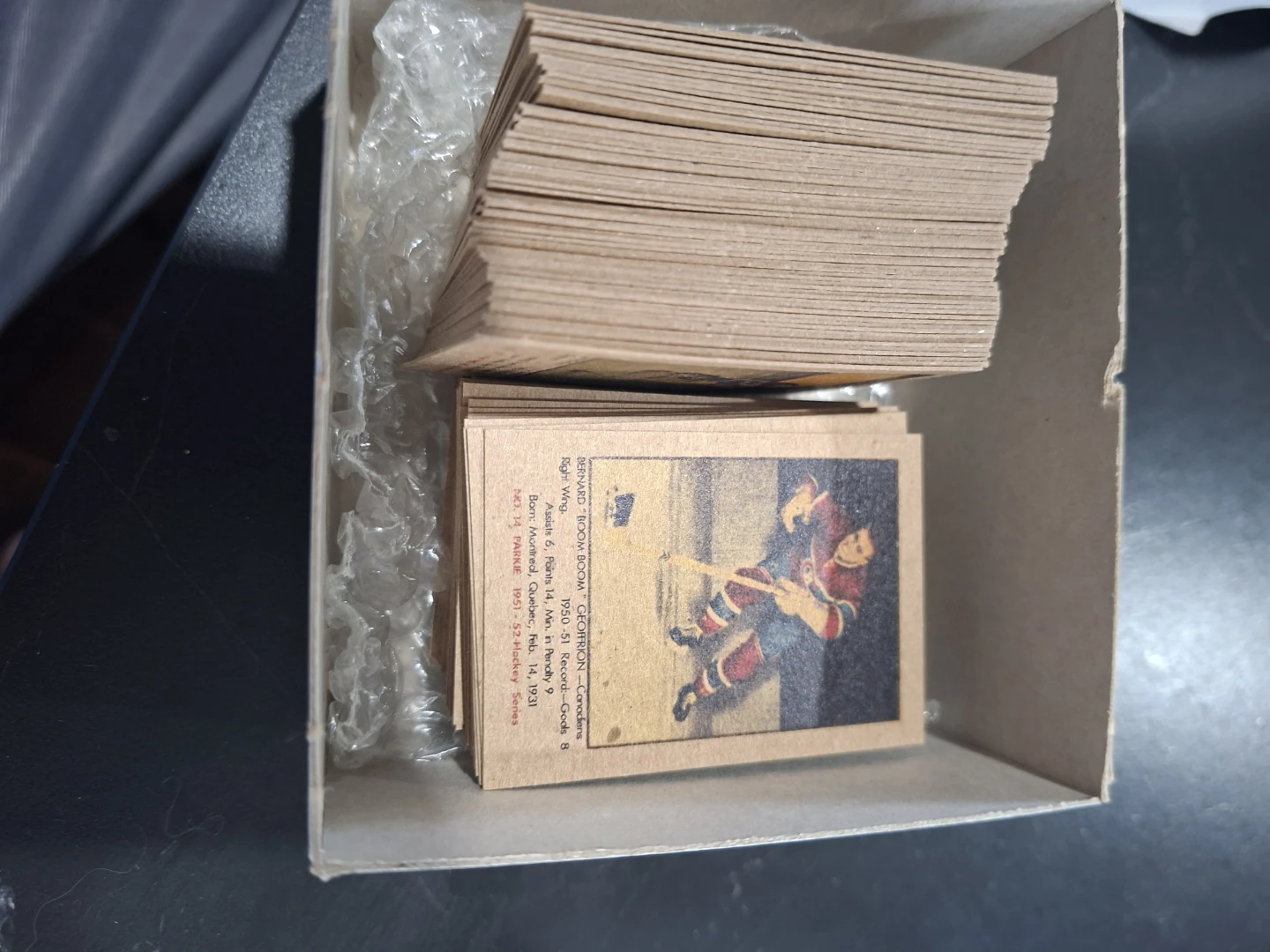 2 boxes of Hockey Cards. 1951-52 reprint set & 2025-26 Base Set - photo 2