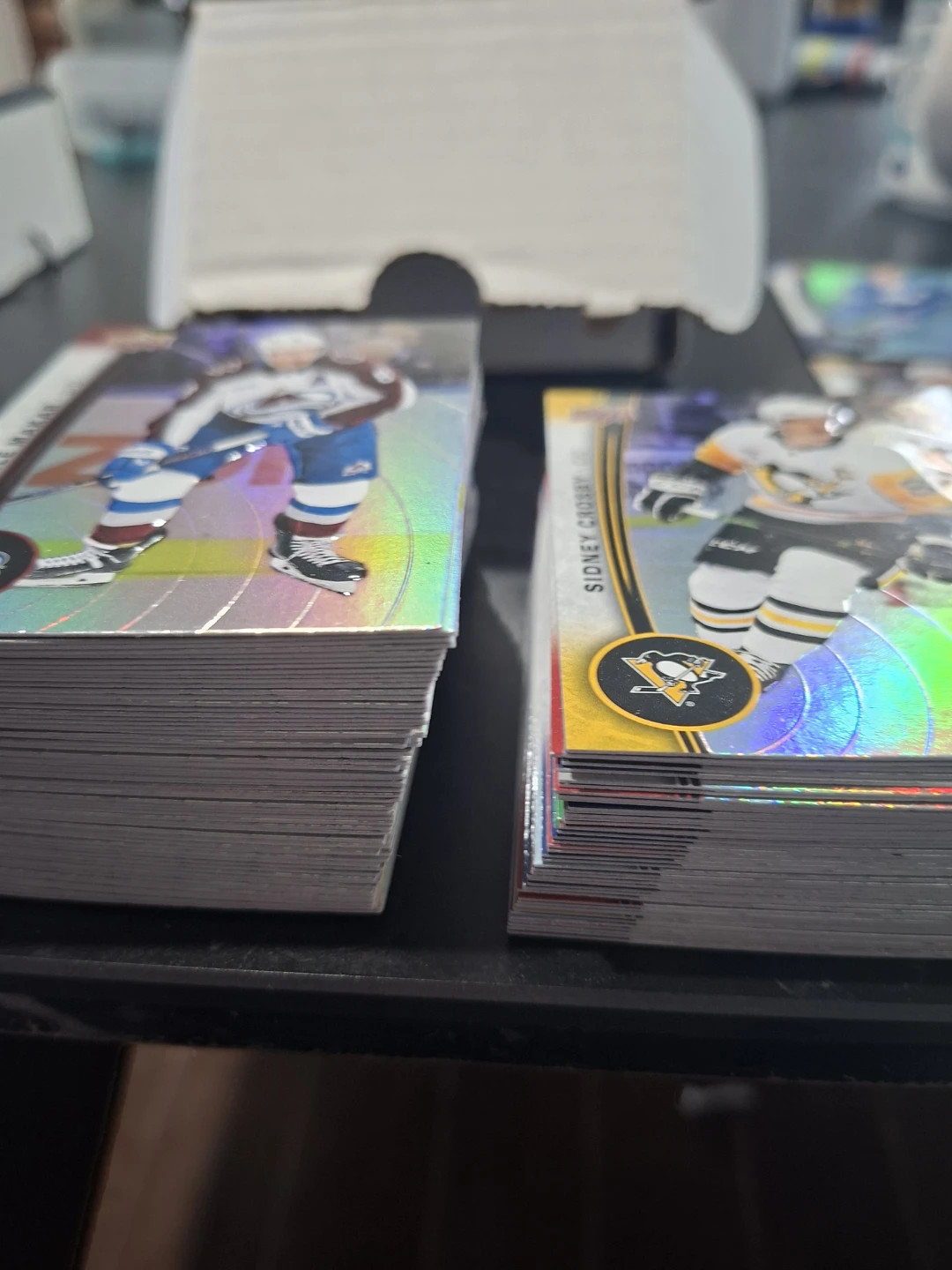 2 boxes of Hockey Cards. 1951-52 reprint set & 2025-26 Base Set - photo 4