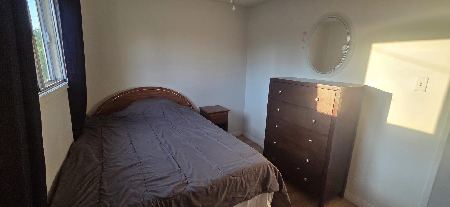 8x11 Room for Rent $650 - photo 3