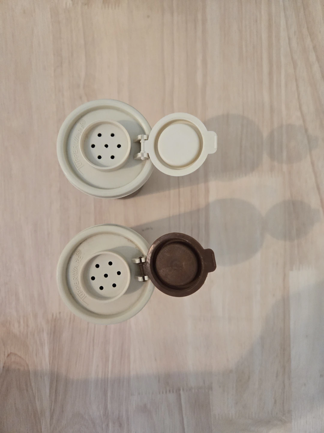 Vintage Tupperware Salt & Pepper Shakers Set - photo 3
