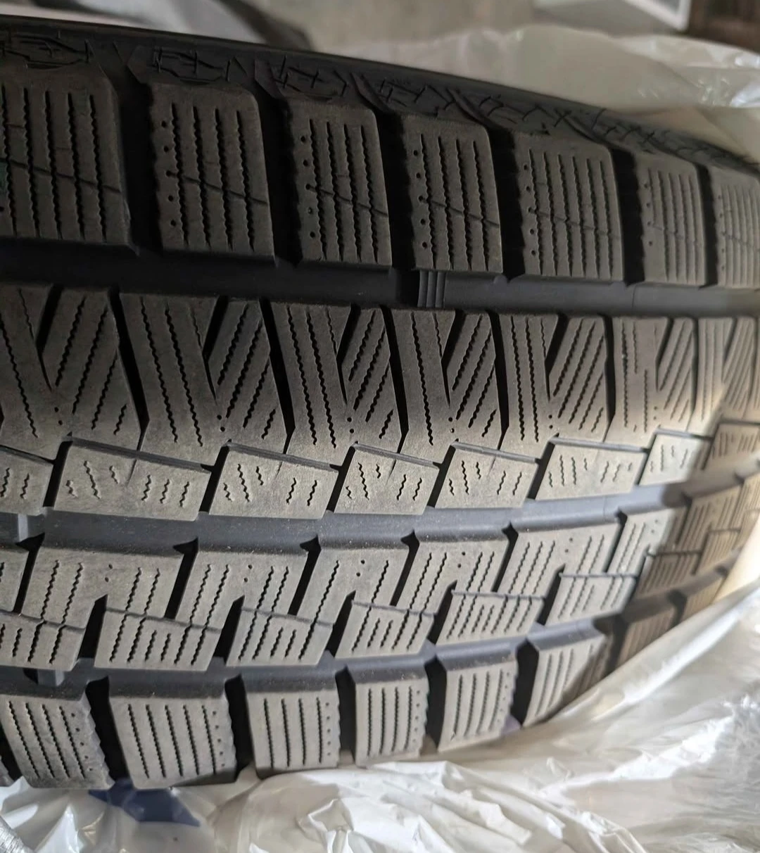 235/70/16, 5 x 114.3 winter tires and rims - photo 2