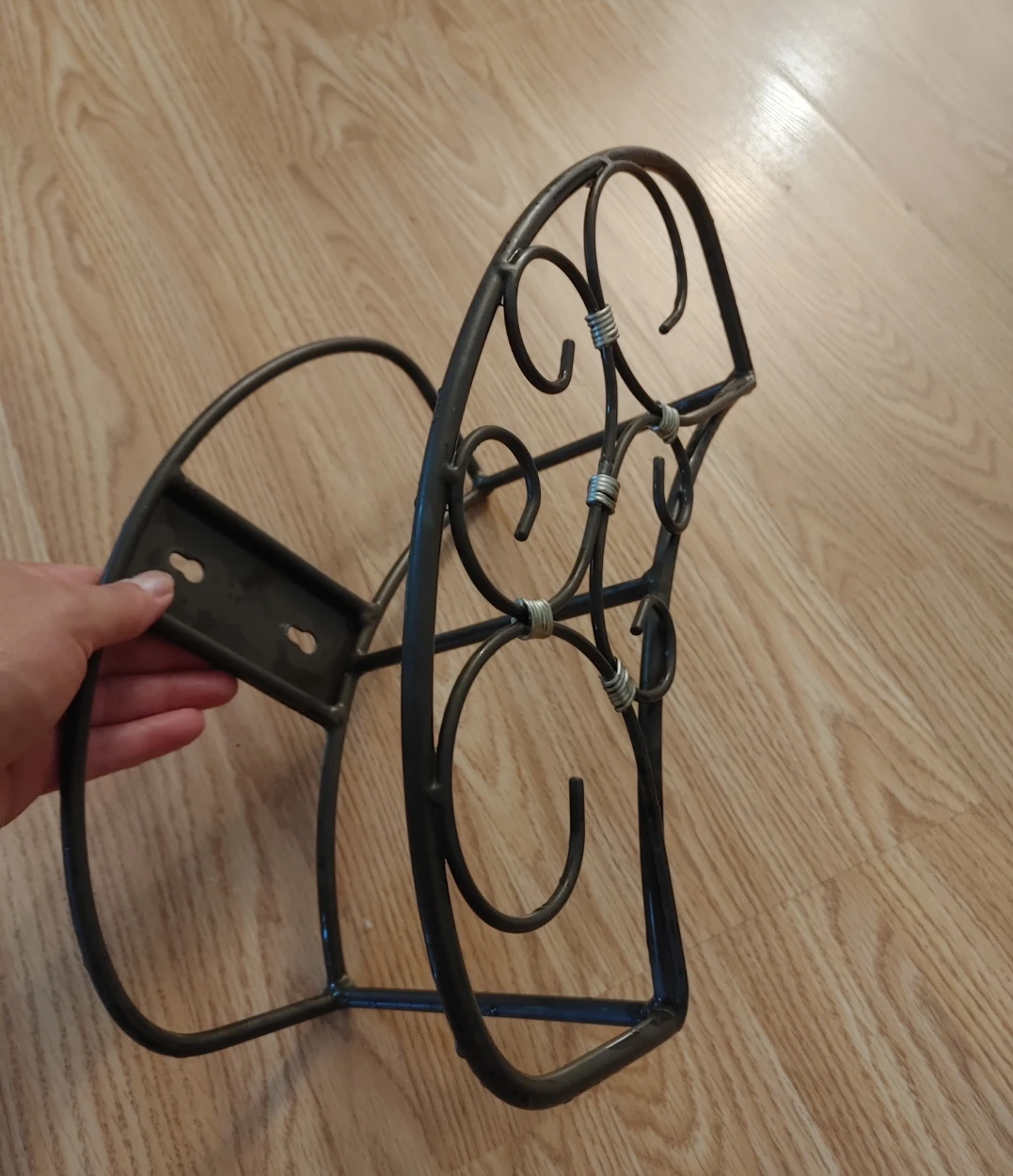 Decorative Metal Hose Holder - photo 5