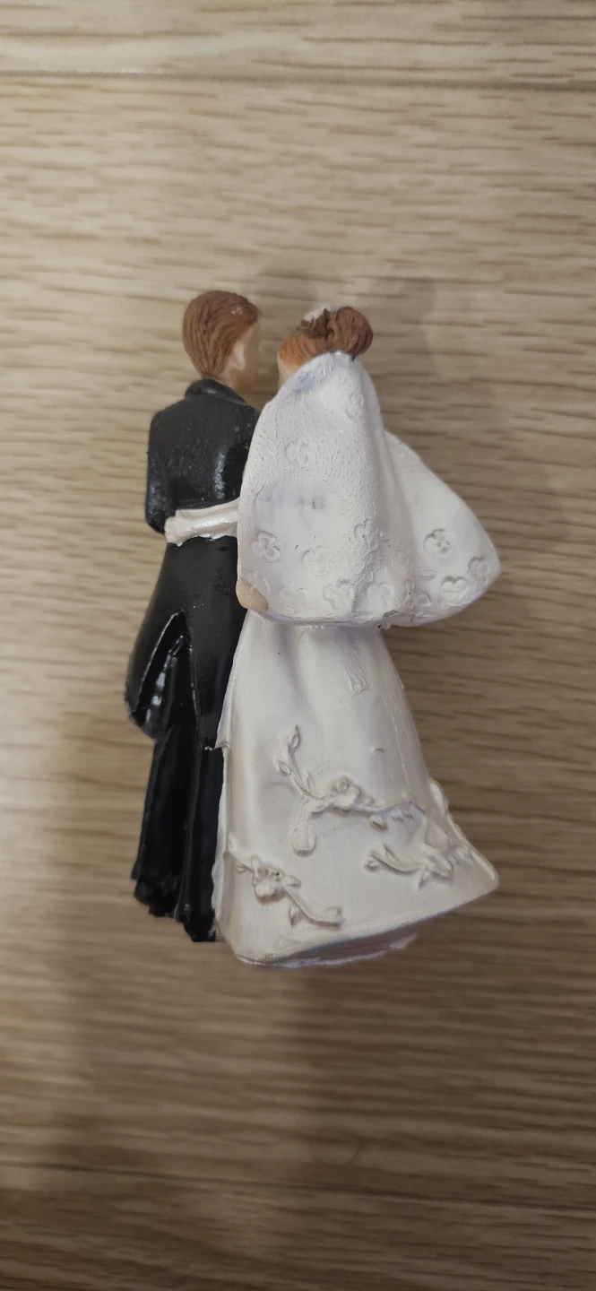 Bride and Groom Figurines - photo 3
