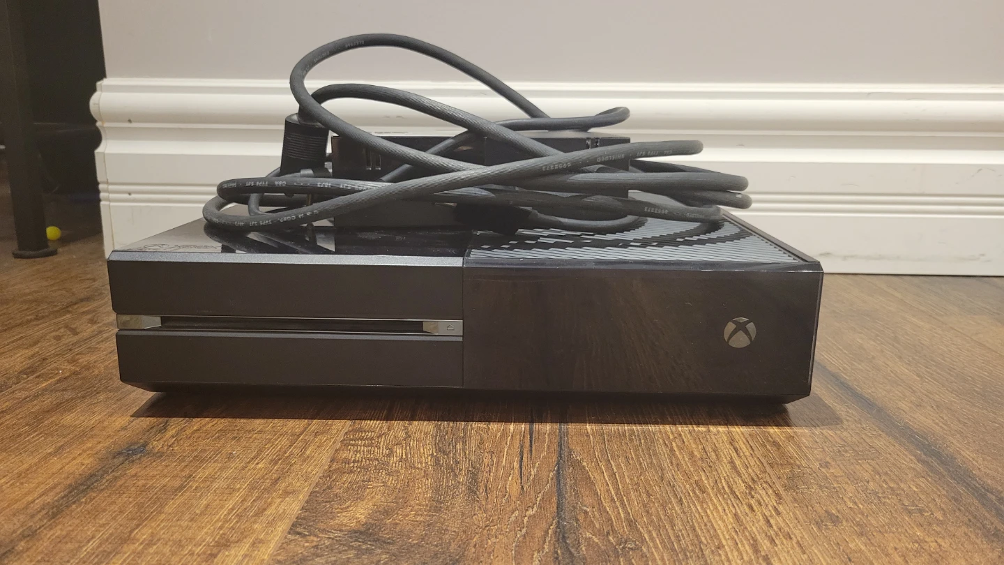 Xbox One Console with 3 Controllers and 7 Games - photo 4
