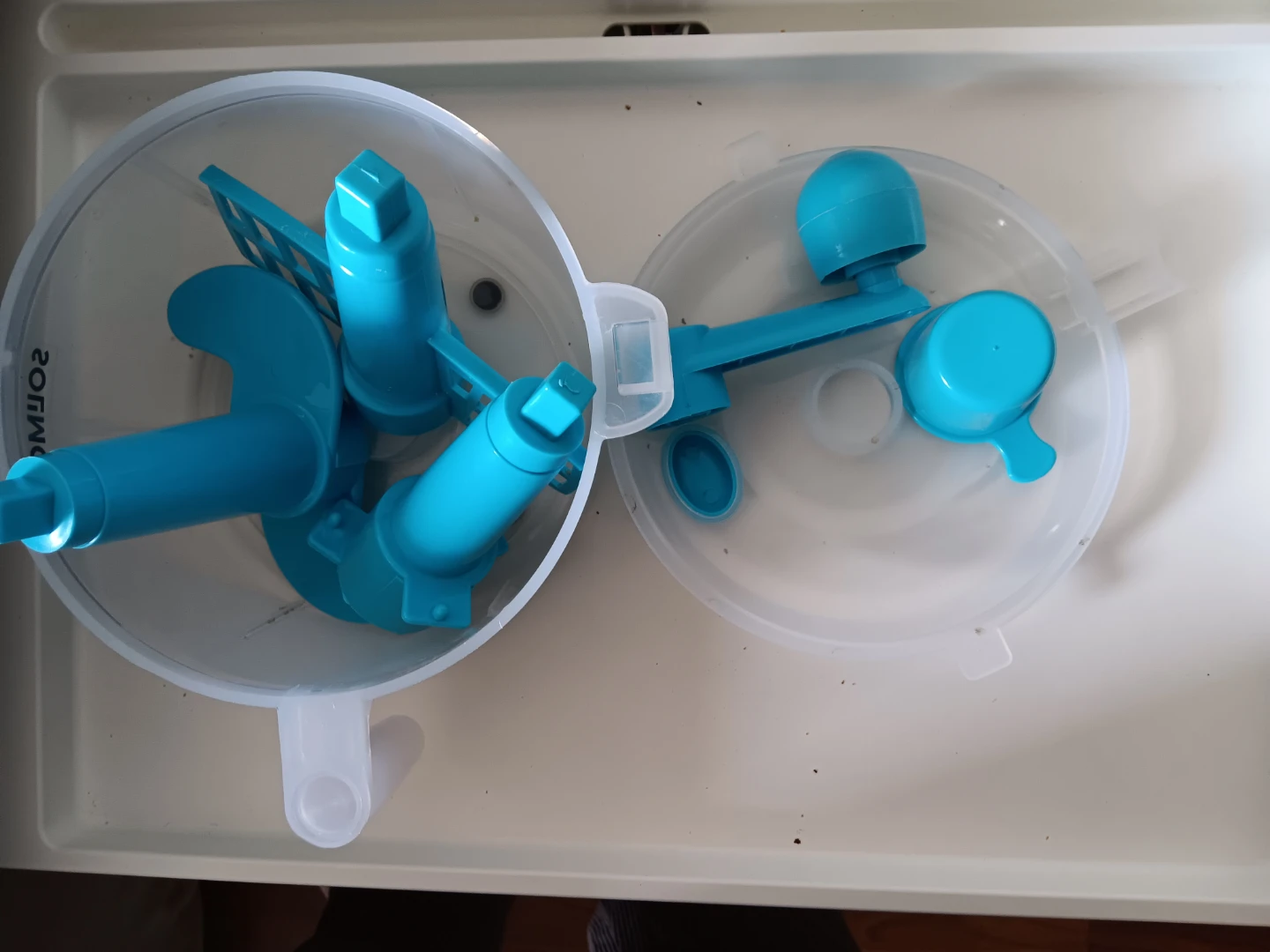 Dough/Roti maker also has blades for chopping