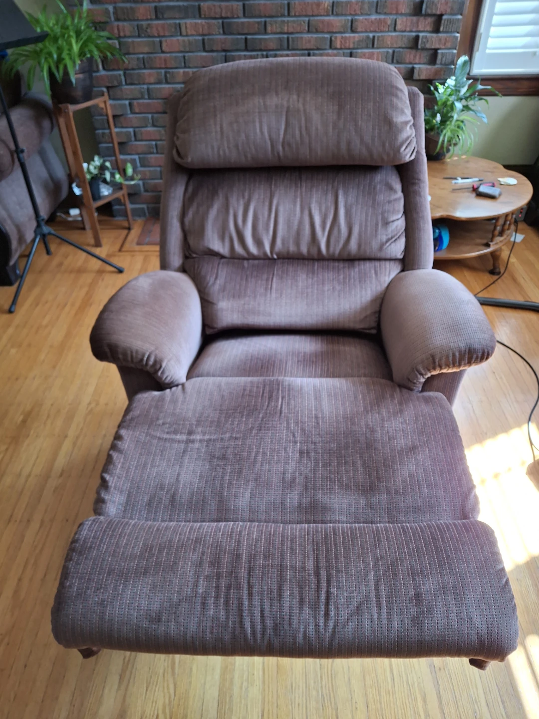 Brown Recliner Chair - photo 2