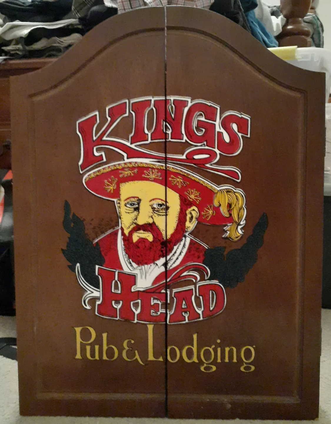 Kings Head Pub & Lodging Dartboard with Case
