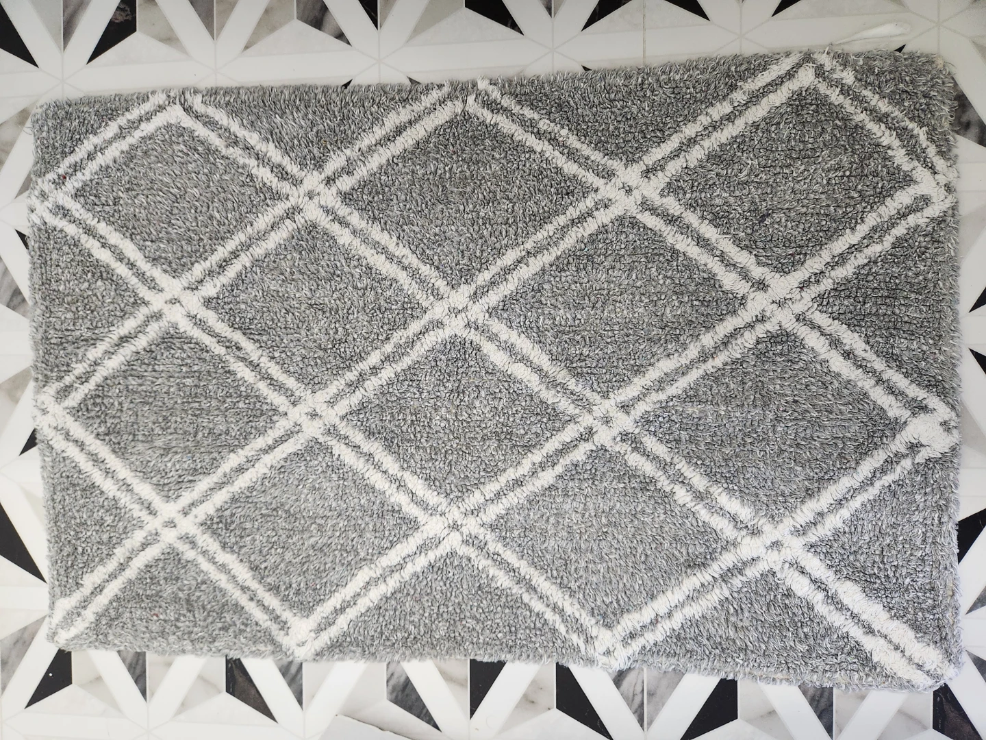 Grey Diamond Bath Mat Set