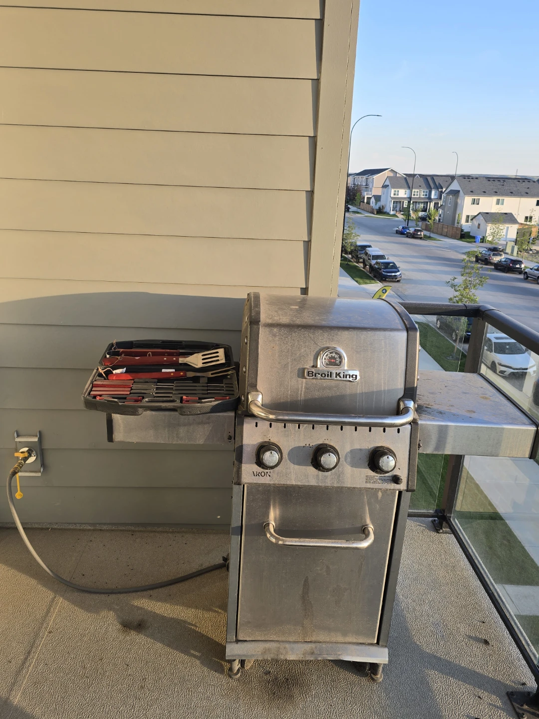 Broil King nature gas BBQ with Grill Tools, hose, connector