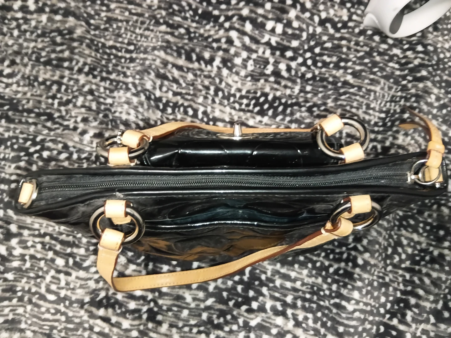 Auth COACH Leah Signature Embossed Black Patent Leather Handbag - photo 4