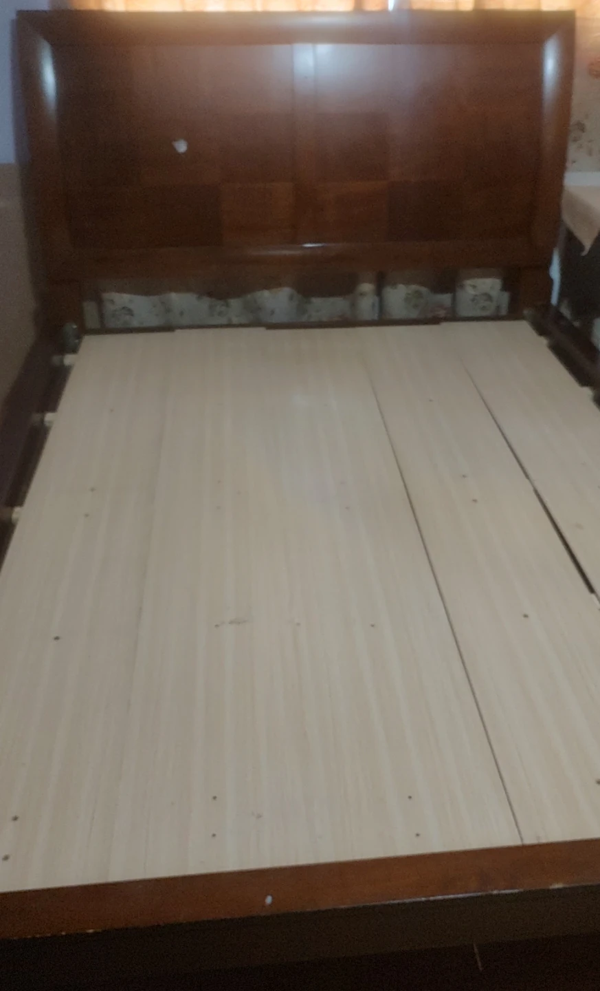 Queen size bed - photo 2
