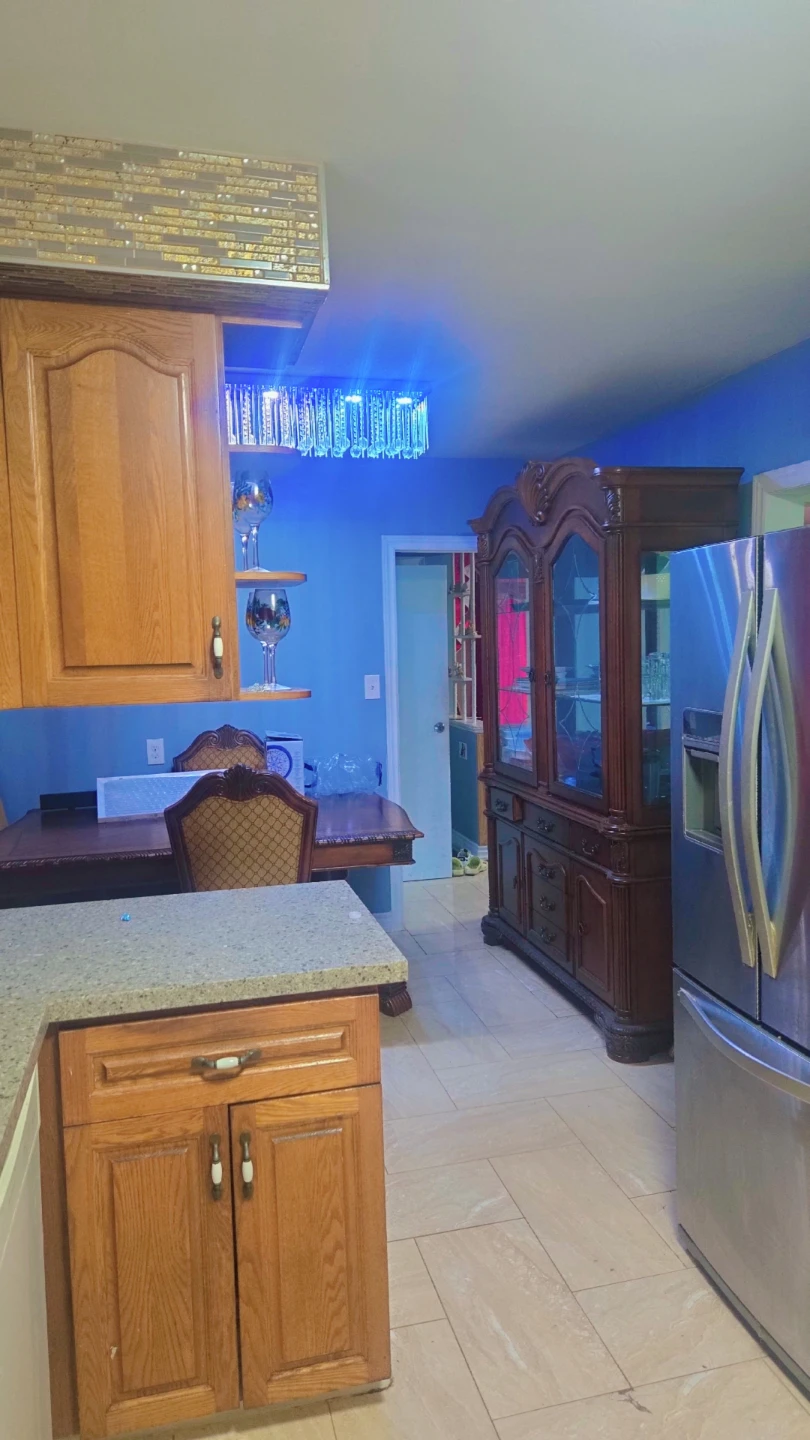 3 bedroom bungalow on the main floor. Moringside and Lawrence - photo 4