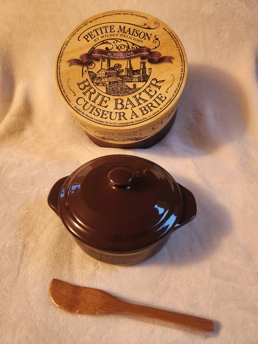 Petite Maison Aubergine Brie Baker with Spreader - photo 2