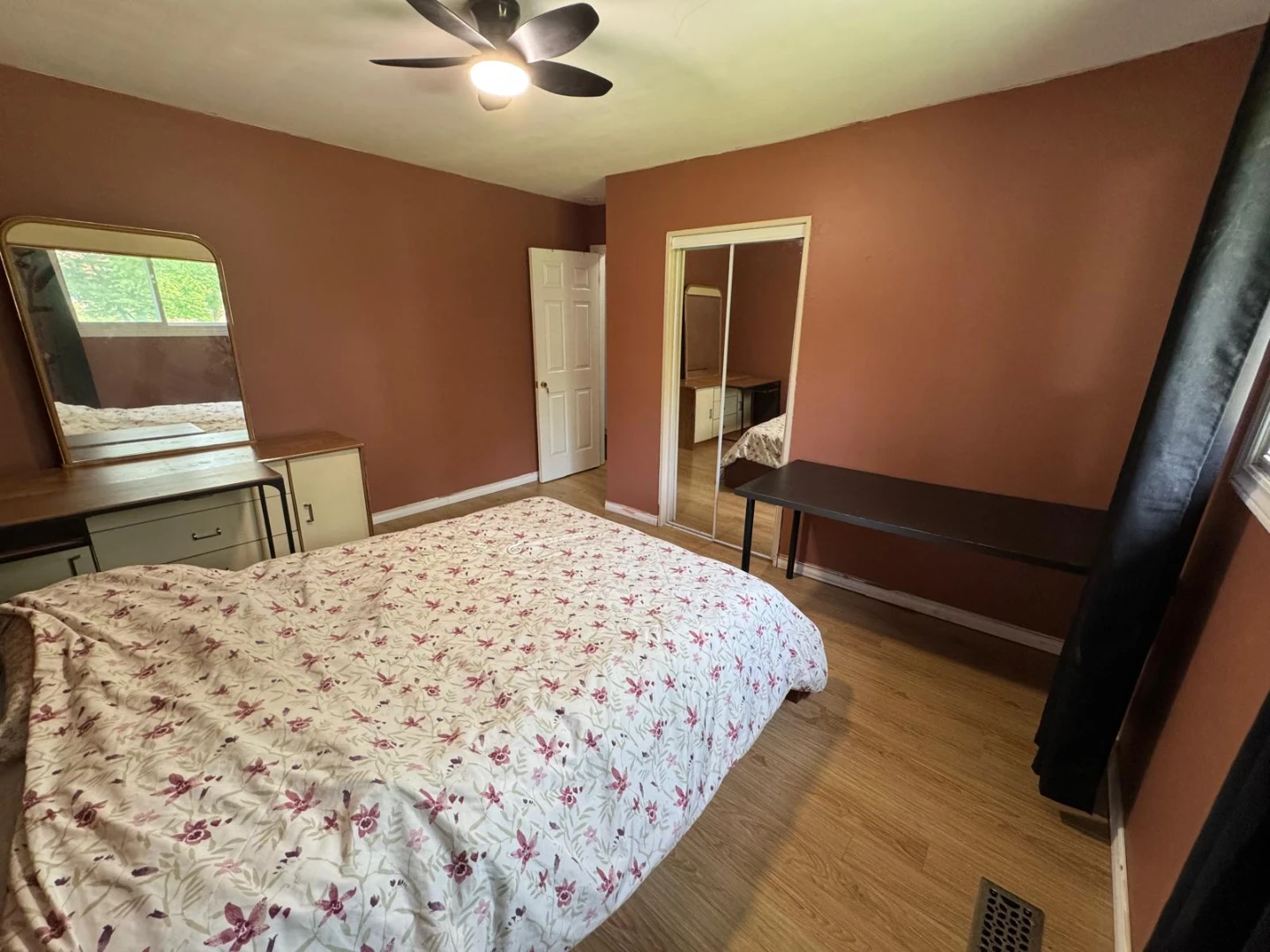 Room For Rent