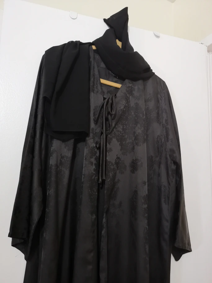 brand new  Abaya with Scarf   وحجاب عباية