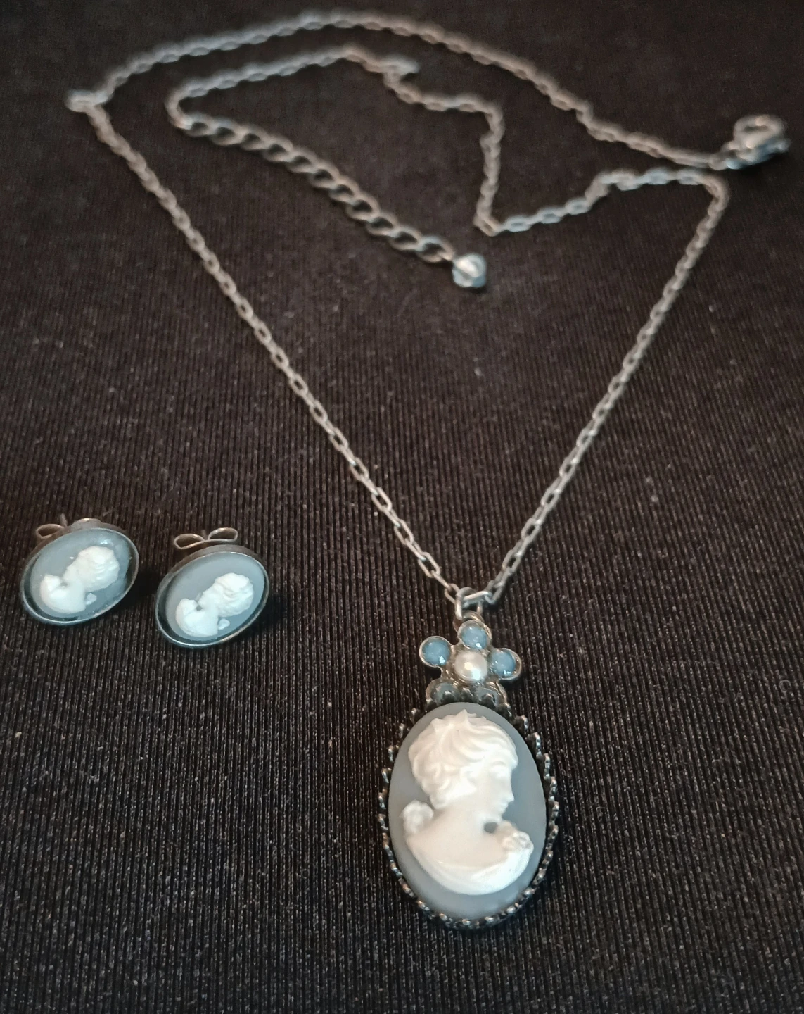 Cameo Necklace and Earrings Set - photo 3