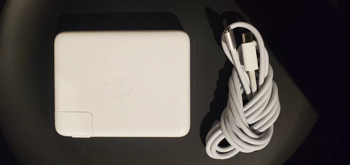 Apple 140W USB-C Power Adapter