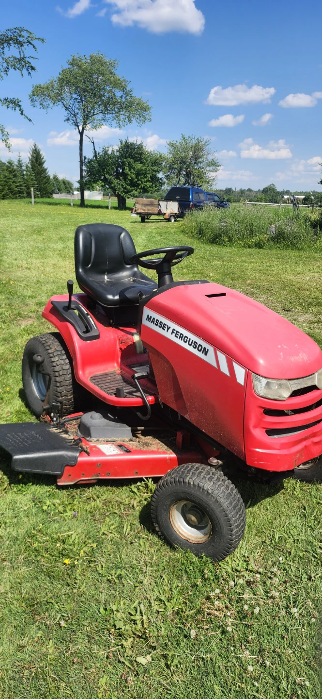 Massey Ferguson Riding Lawnmower
