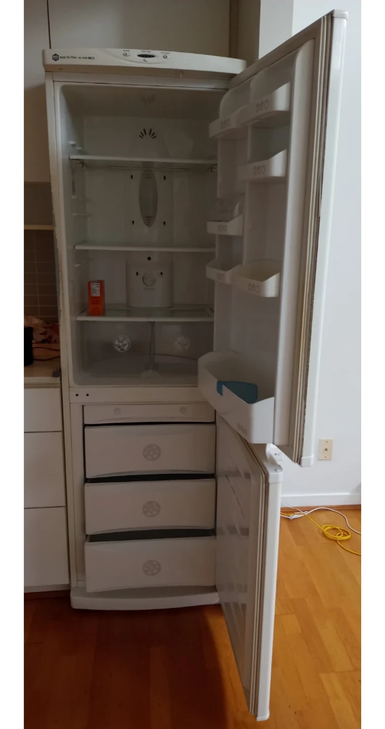 LG Electronics 24-inch W 12 cu. ft. Bottom Freezer Refrigerator - photo 3