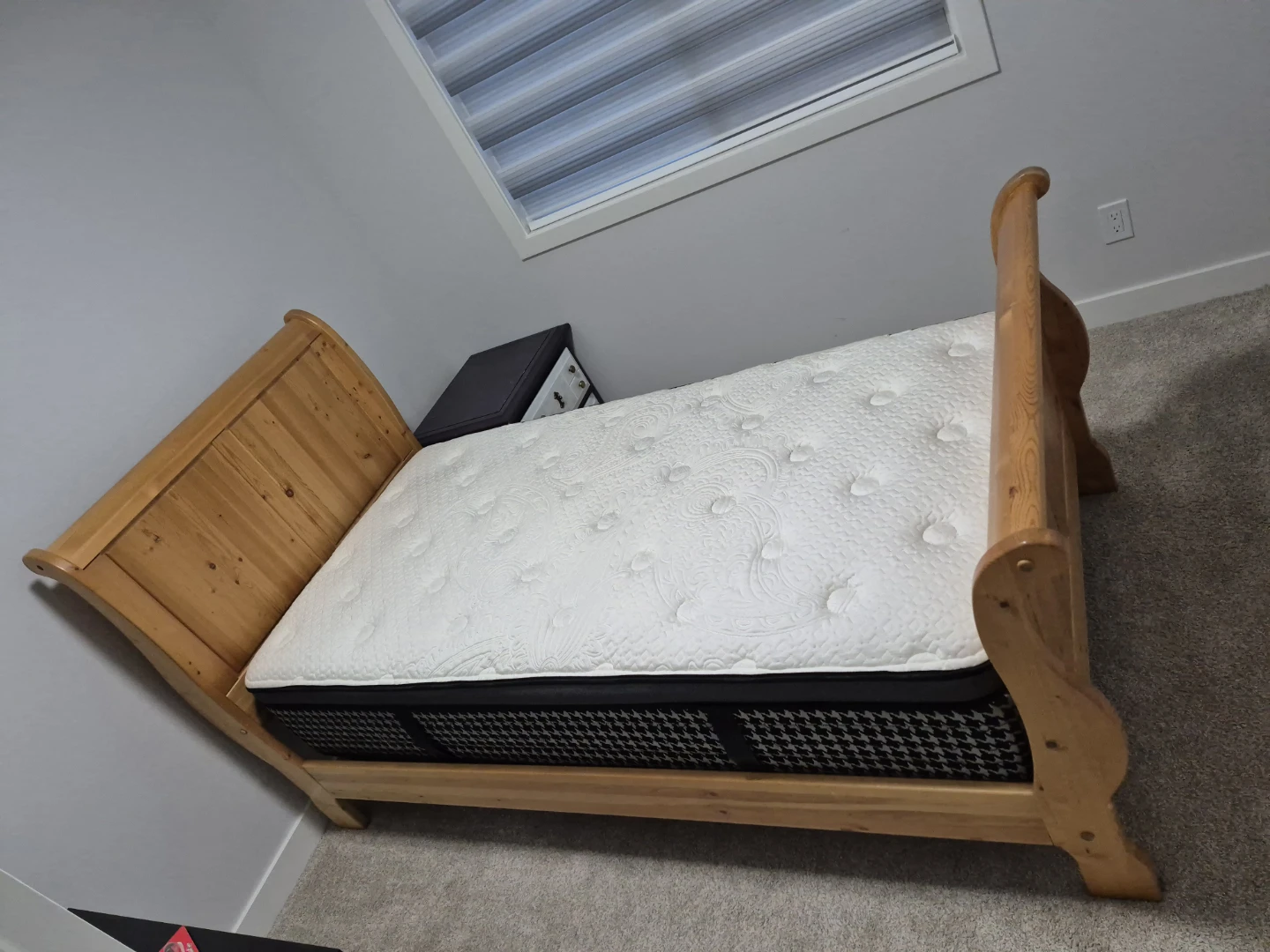 Quality twin pillow-top mattress - photo 3