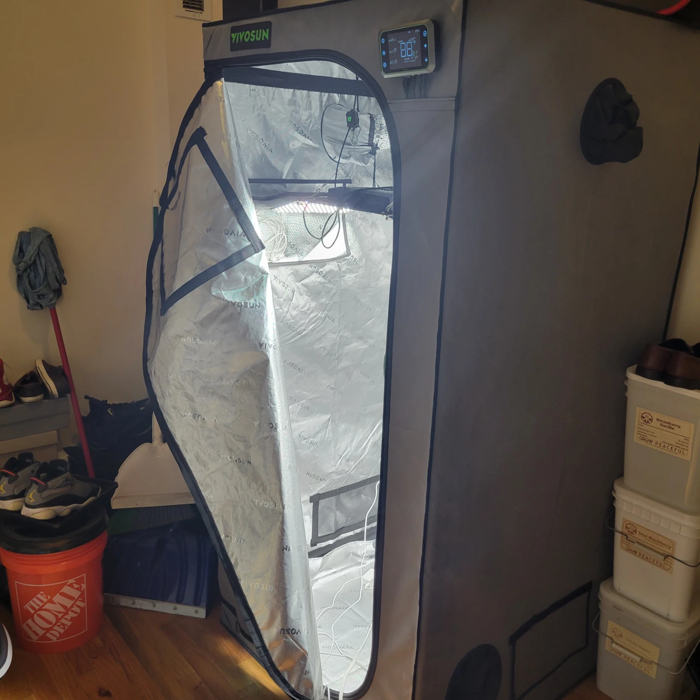 Vivosun 3x3 grow tent