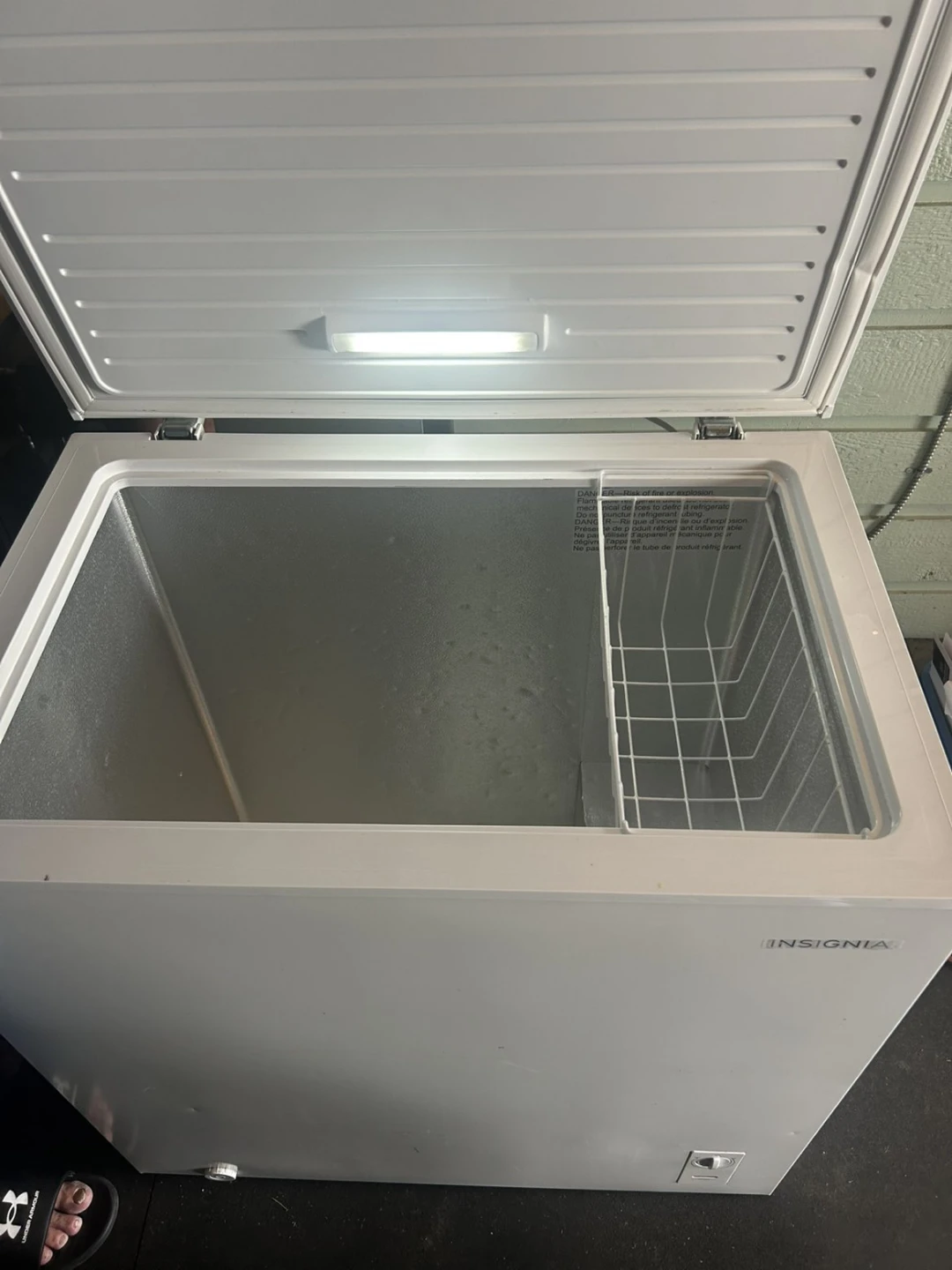 Insignia Chest Freezer NS-CZ70WH0-C - photo 2