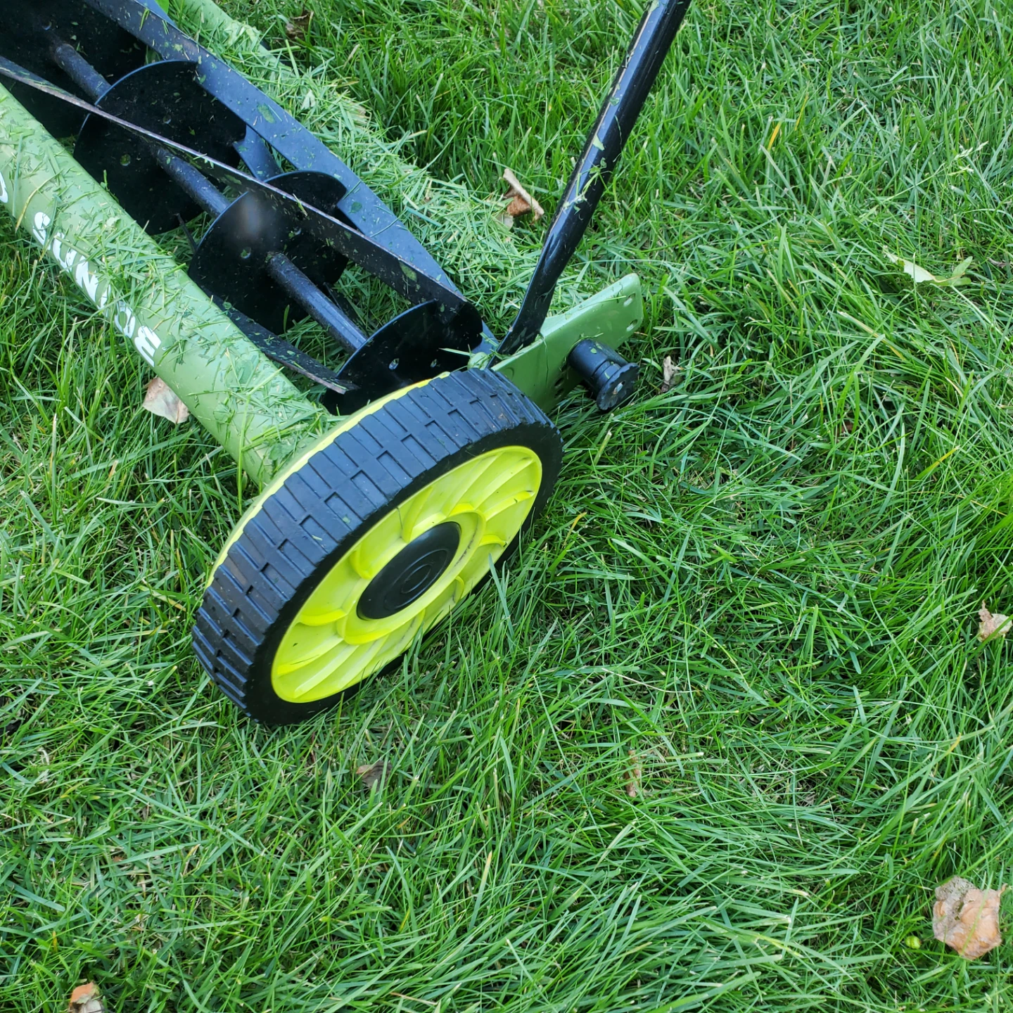 Sun Joe Push Reel Lawn Mower - photo 2