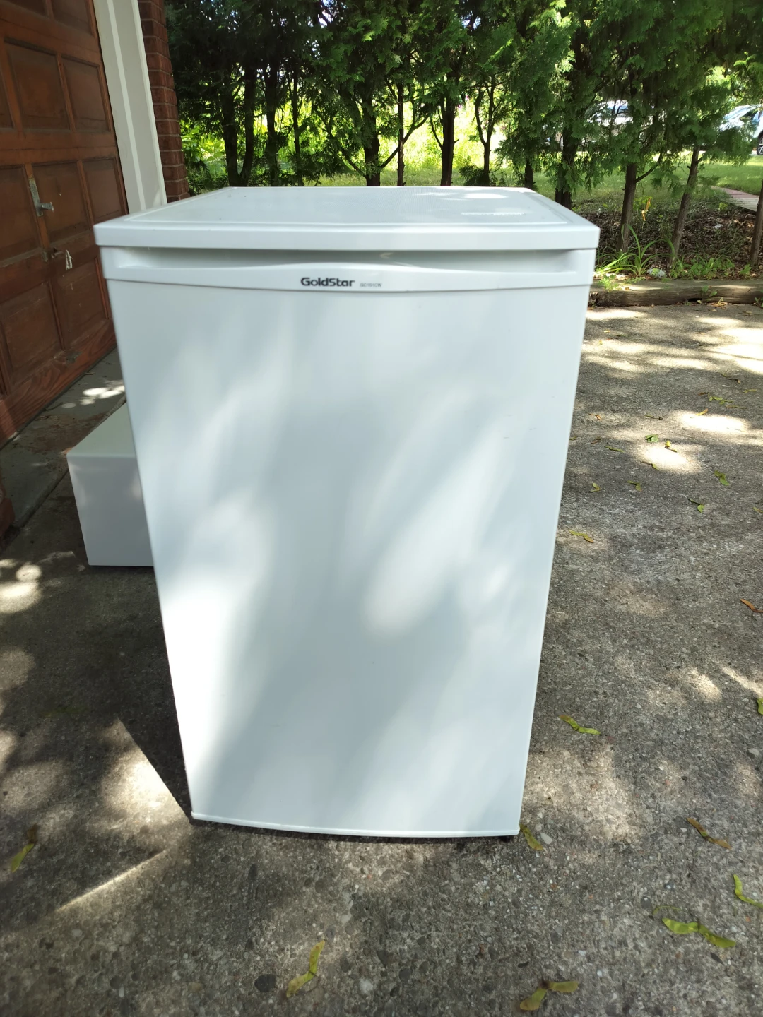 GoldStar Compact Refrigerator