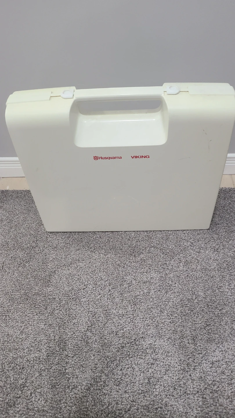 Husqvarna Viking Designer II Sewing Machine - photo 4