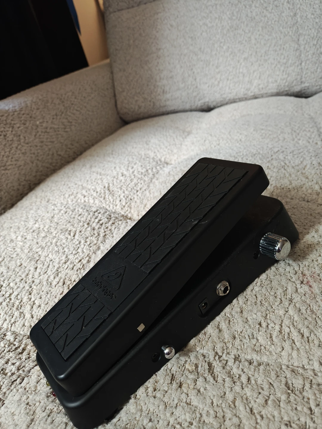 Behringer Hell Babe HB01 Wah Pedal - photo 3