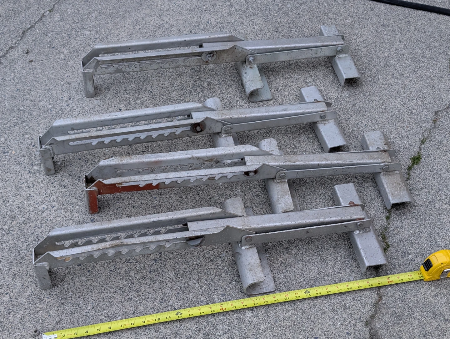 Four aluminum ladder jacks - photo 3