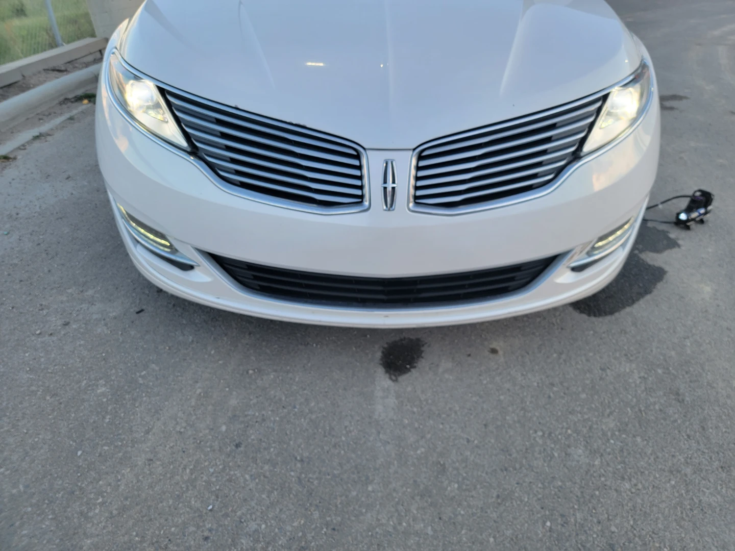 White Lincoln MKZ Sedan - photo 4