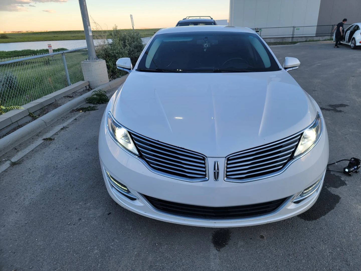 White Lincoln MKZ Sedan - photo 5
