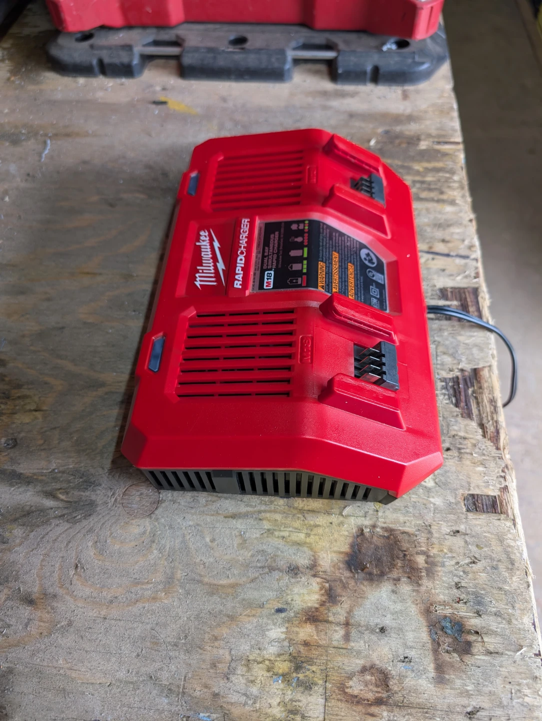 NEW Milwaukee M18 Dual Bay Simultaneous Rapid Charger - photo 4
